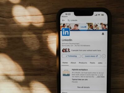 Sem avisar, LinkedIn começou a usar dados das pessoas para treinar IA. Antes, usuários podiam escolher por não deixar