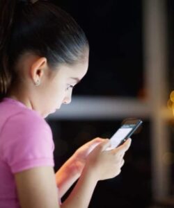 Instituto pede R$ 3 bi de redes sociais por não limitarem uso de menores