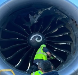 VÍDEO: Avião suga caminhão de bagagem; ASSISTA