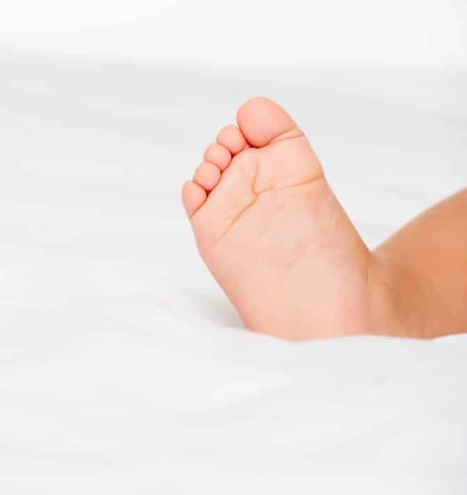 ABSURDO: homem vende filho para financiar apostas on-line