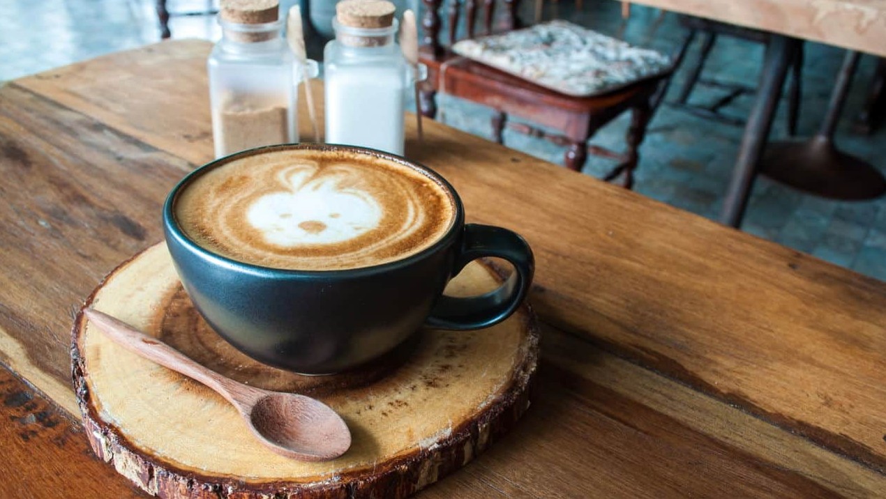 Três ingredientes para adicionar ao café e acelerar a perda de peso