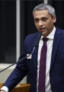 Em vídeo, Gayer disse ter acordado com agentes da PF em sua casa e negou envolvimento em esquemas; ASSISTA