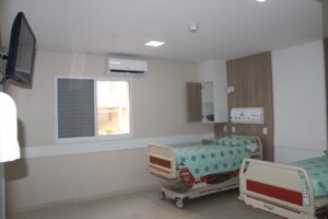 Ala de Internação SUS da Santa Casa de Marília já tem oito quartos prontos com camas elétricas, ar condicionado, banheiros adaptados e tv moderna