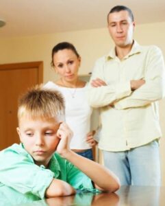 41% dos adolescentes sentem que recebem pouco apoio emocional dos pais, revela estudo. Isso aumenta risco de transtornos mentais, comportamentos de risco e mais. Psiquiatra do Albert Einstein orienta