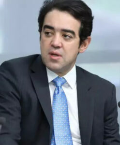 TCU contrata salão com serviços de barbearia, massagens relaxantes e atendimento personalizado.