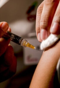 BOMBA: Há desabastecimento de vacinas contra Covid-19 para crianças, HPV, sarampo, catapora, tétano e febre amarela, entre outras