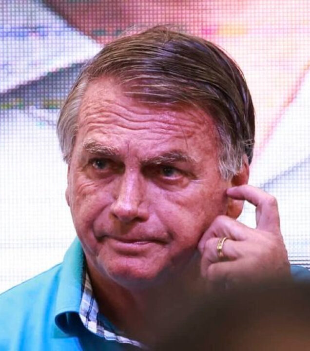 Bolsonaro alega perseguição e alerta que a situação é extremamente grave