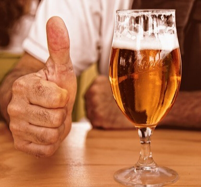 Especialista em demência revela a idade ideal para parar de beber cerveja e reduzir o risco de Alzheimer.