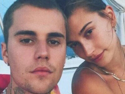 Esposa de Bieber defende o aborto e compartilha foto do filho com um adesivo escrito ‘eu votei’