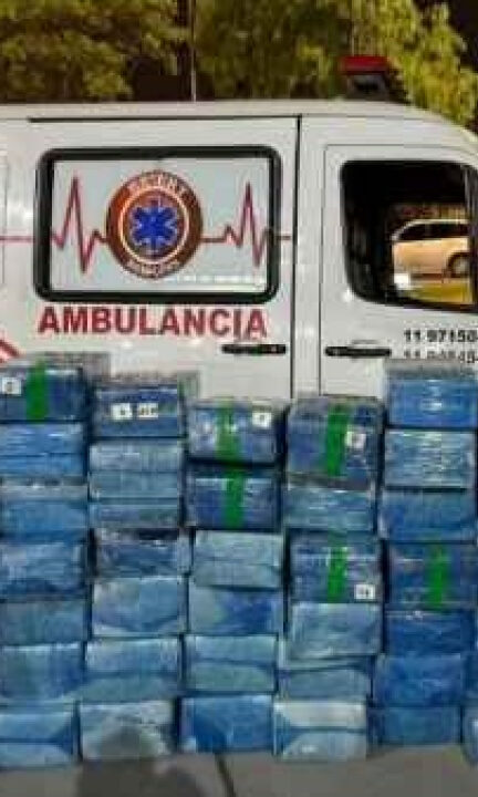 Em São Paulo, a polícia apreende ambulância carregada de maconha; veja a imagem