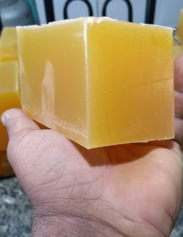 Sabão glicerinado artesanal: adicione suas ervas e óleos essenciais favoritos