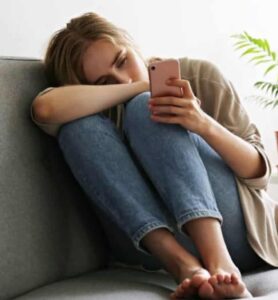 Nossa saúde mental é afetada pelo conteúdo que vemos online, diz estudo