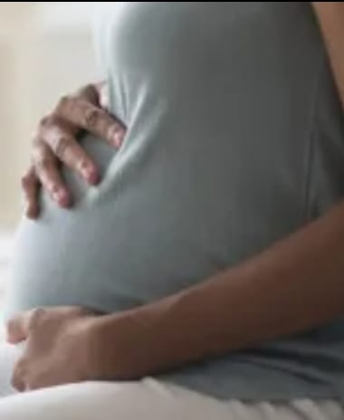 Inédito: brasileira com câncer ginecológico muda útero de lugar e engravida