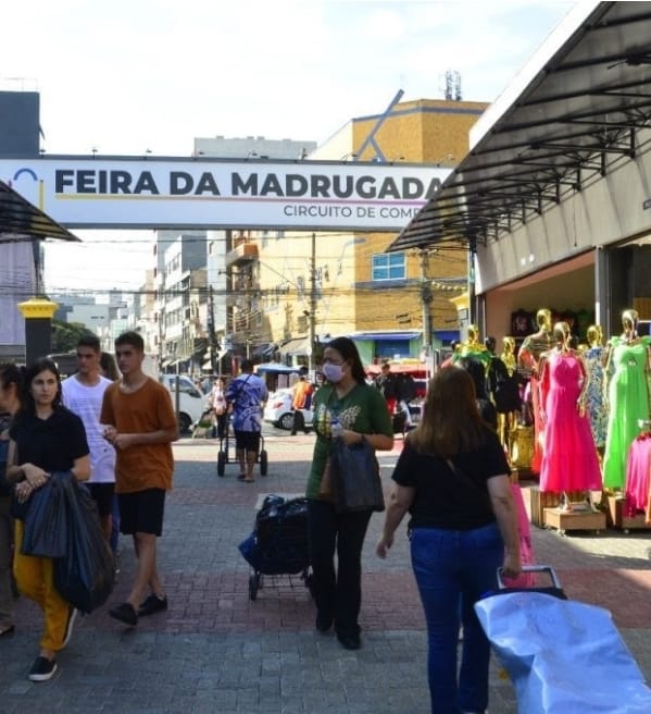 Quadrilha que extorquia comerciantes no Brás é desarticulada em investigação da Corregedoria da PM. Muitos presos, incluindo Civis, PMs e da Civil