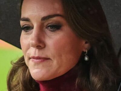 Acompanhada do esposo e dos filhos, Princesa Kate Middleton faz triste declaração sobre câncer