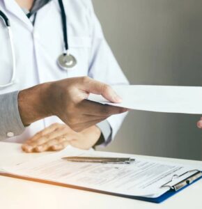 É o FIM dos atestados médicos no Brasil para 2025! Veja qual vai ser a nova solução