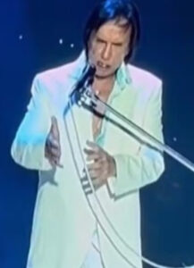 Roberto Carlos repreende plateia e ameaça interromper show de abertura do Réveillon no Recife; VEJA VÍDEO