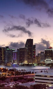 Prédios residenciais e hotéis de luxo começam a afundar em Miami