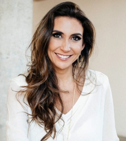 Psicanalista Fabiana Guntovitch comenta sobre a pressão das redes sociais e o risco das trends no fim de ano com a idealização da felicidade