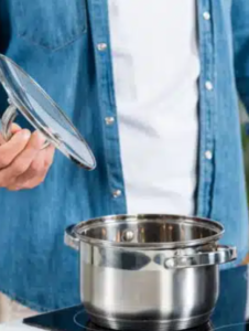 Panelas queimadas? Saiba como deixar brilhando novamente!