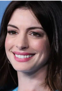 Entenda o que é a ‘febre do cardigã branco’ que está conquistando o mundo das celebridades