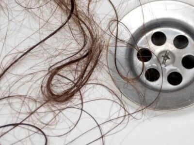 O que o álcool está fazendo com o seu cabelo? Descubra os efeitos e como proteger os fios