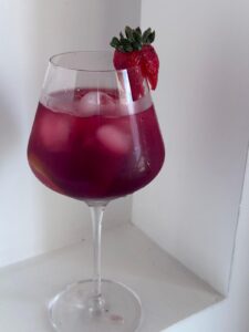 Nutricionista Alice Paiva ensina receita de bebida refrescante diurética com polifenóis que ainda elimina toxinas do organismo