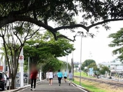 Cuidado: três moças são assaltadas com revólver e perdem celulares em plena pista de cooper da avenida das Esmeraldas. Ladrões estavam em uma moto e sinda não foram encontrados