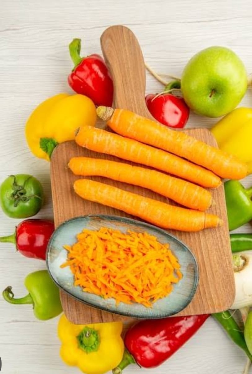 Conheça os alimentos de verão que ajudam a proteger a pele do sol naturalmente, segundo nutricionista