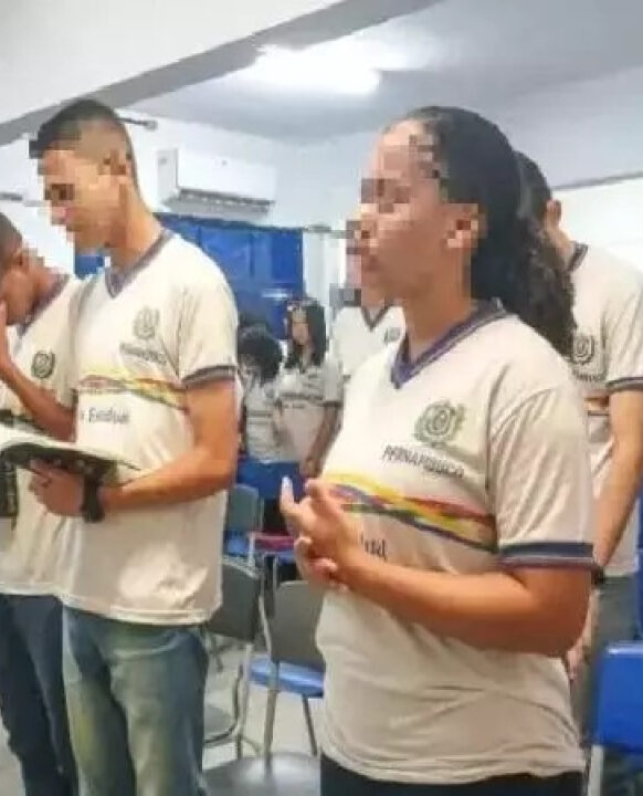 Jovens evangélicos se manifestam contra Ministério Público por causa dos intervalos bíblicos