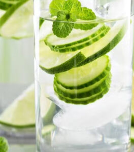 O que acontece se eu tomar água com limão todos os dias?