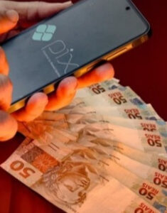 Monitoramento do Pix causa desgaste e é comparado à ‘taxa das blusinhas’