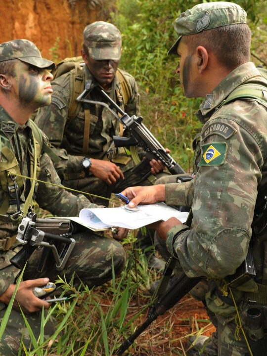 Desistência em massa no Exército Brasileiro: trinta e seis sargentos abandonam suas funções simultaneamente