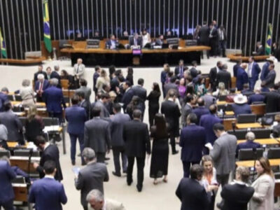 Emendas: Deputados mandam milhões a prefeitos parentes; CONFIRA VALOR