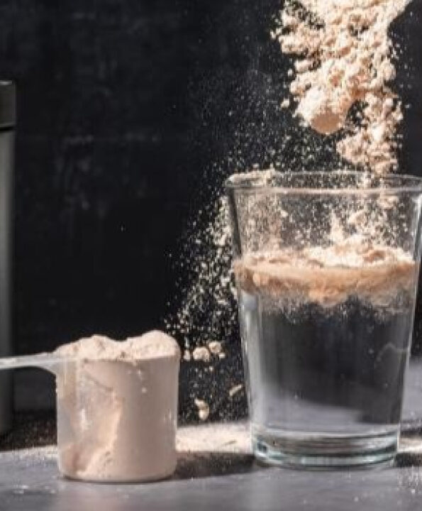 Whey protein não é bagunça: veja o que acontece quando você consome a proteína exagerdamente