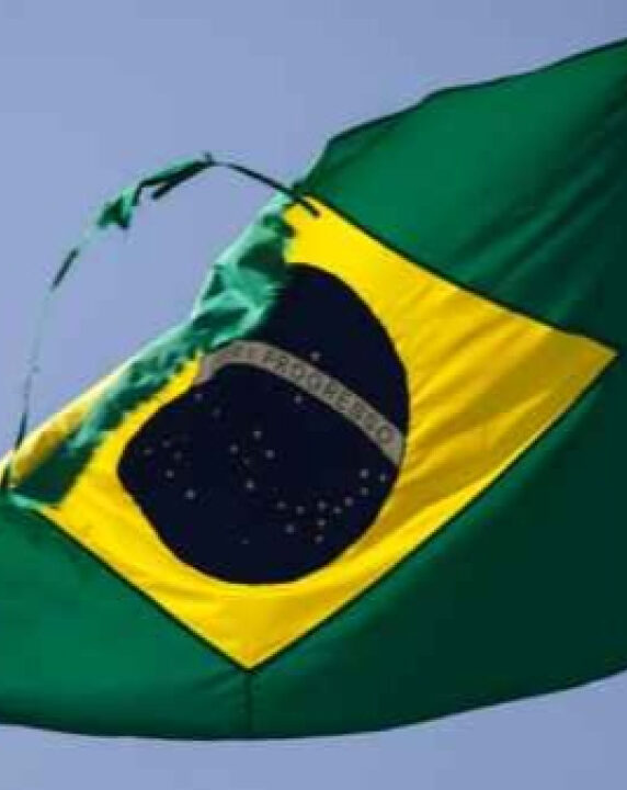 De 142 países, o Brasil ocupa a 80ª posição no ranking global de Estado de Direito; critérios como corrupção, direitos fundamentais e justiça são avaliados