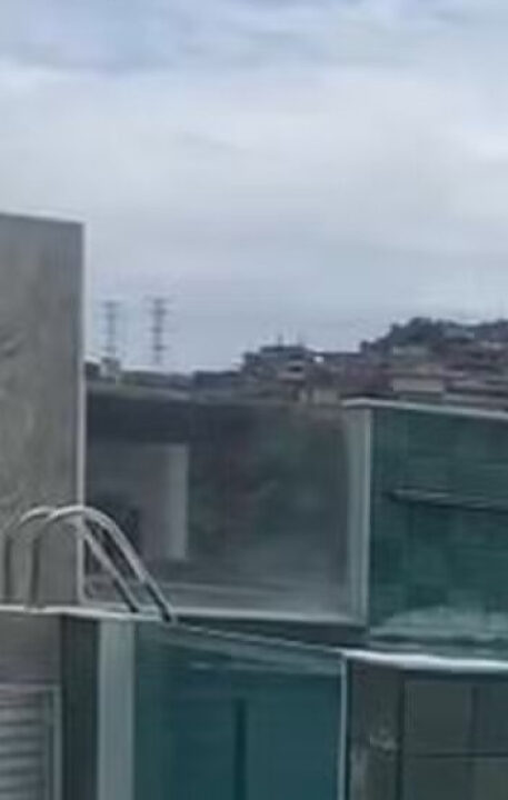 Jacuzzi, piscina ‘aquário’, sala de cinema, academia e churrasqueira: veja imagens de 6 casas de luxo de traficantes no Alemão