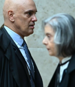 TSE enfrenta supostas fake news, mas mantém limitações na transparência.