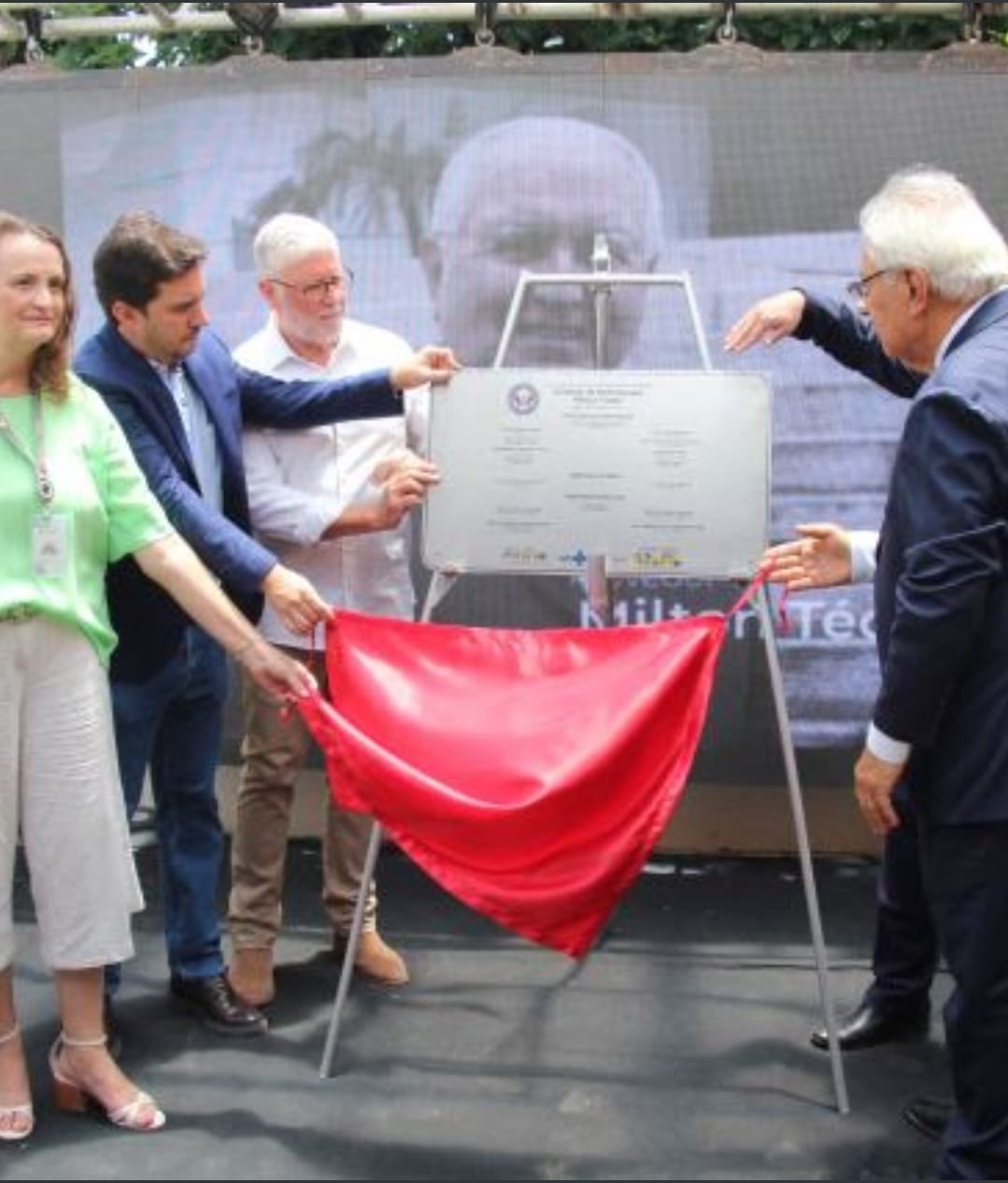 Cerimônia de inauguração da Unidade de Radioterapia daSanta Casa de Marília é marcada pela emoção