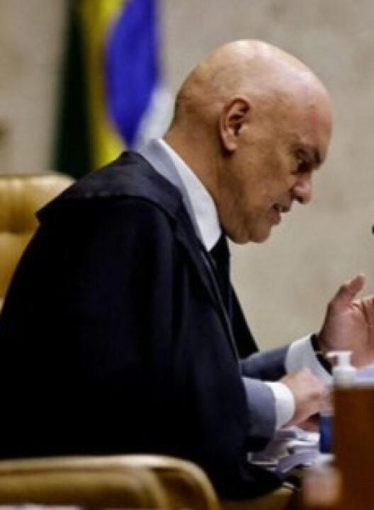 Bolsonaro não deveria ser julgado por Moraes e nem mesmo pelo STF, afirma jurista