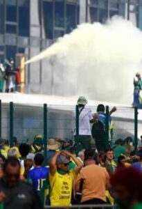 Pesquisa revela que maior parte da população é a favor da anistia para presos de 8/1; VEJA NÚMEROS