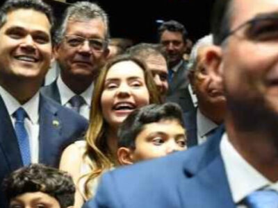 E o eleitor brigando e elegendo essa gente. Petismo e bolsonarismo ficaram de mãos dadas na eleição do novo presidente