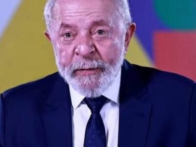 Lula pede para o povo ‘não comprar comida cara’ enquanto usa gravata Louis Vuitton avaliada em R$ 1,6 mil; VEJA