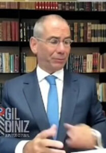 Jornalista da CNN é desmentido ao vivo sobre suposto golpe; VEJA VÍDEO