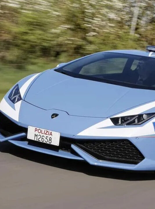 Polícia italiana usa Lamborghini Huracán para transportar órgão de doador e bate recorde de velocidade