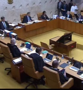 Barroso anuncia lançamento de gravatas e lenços do STF para retribuir presentes recebidos pela Corte; VEJA VÍDEO