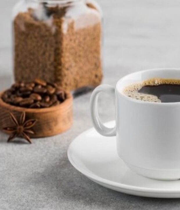 Especiaria misturada ao café potencializa efeitos e melhora a memória; saiba qual