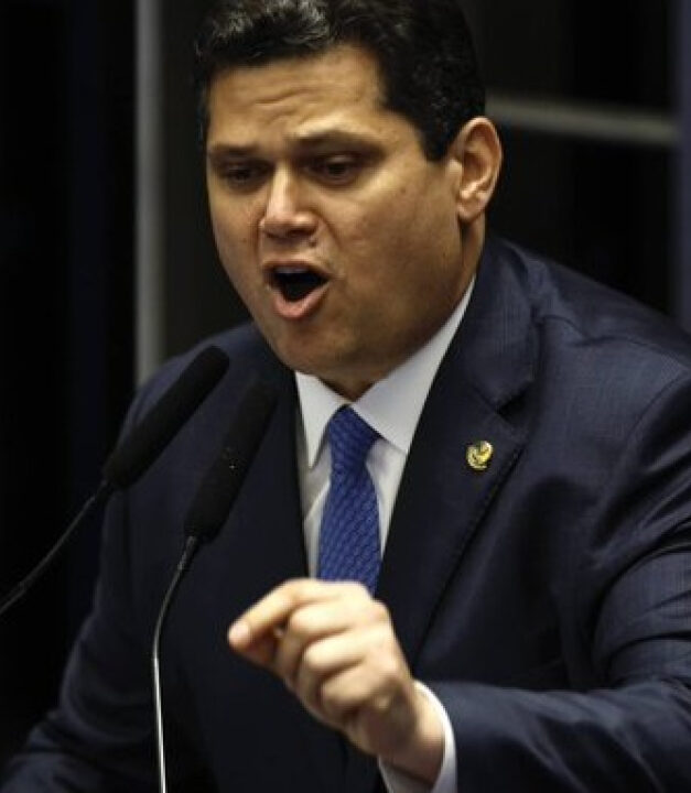 Anistia não está em debate e não é assunto dos brasileiros, diz Alcolumbre
