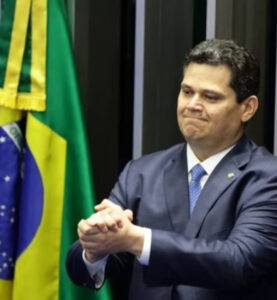 Novo presidente do Senado, Davi Alcolumbre, diz: ‘Vamos ajudar a agenda do governo’. E o eleitor brigando e elegendo essa gente