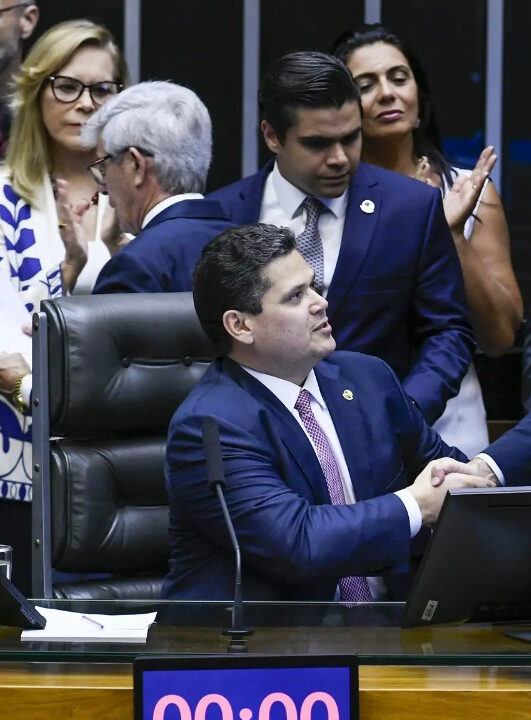 Congresso se articula para alterar regras eleitorais com foco em 2026